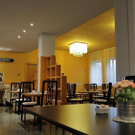 Hotel Romanisio フォッサーノ エクステリア 写真