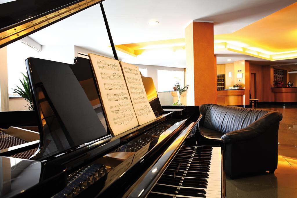 Hotel Romanisio フォッサーノ エクステリア 写真