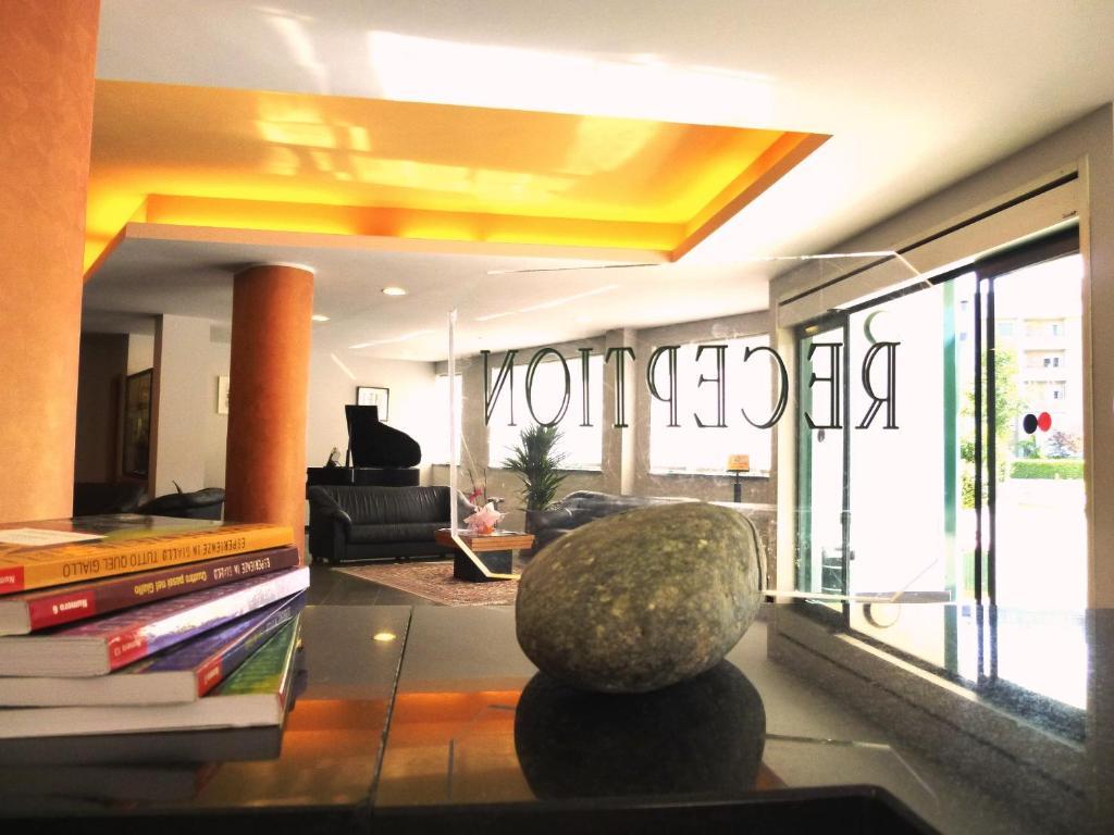 Hotel Romanisio フォッサーノ エクステリア 写真