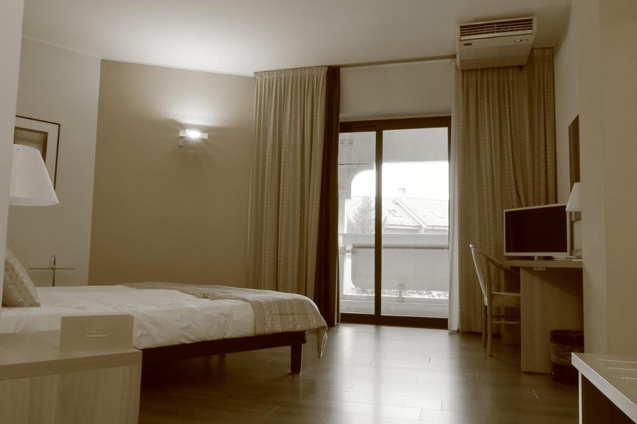 Hotel Romanisio フォッサーノ エクステリア 写真