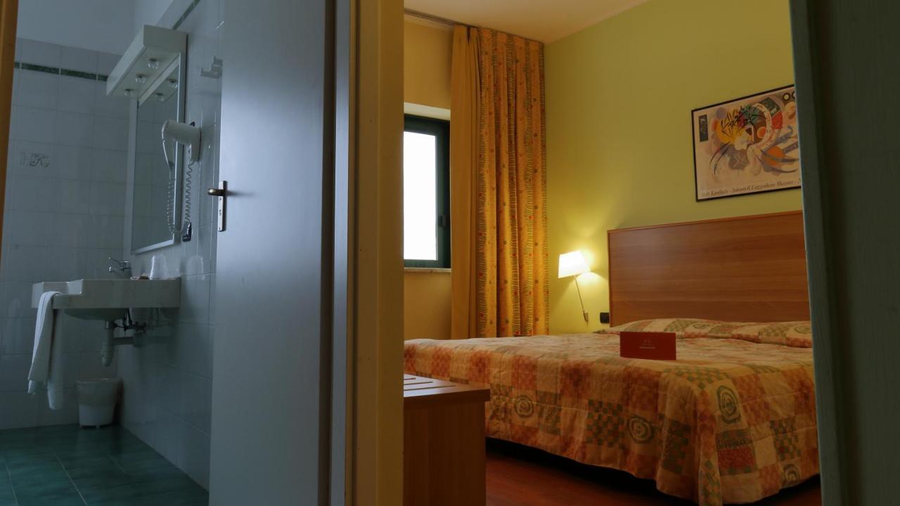 Hotel Romanisio フォッサーノ エクステリア 写真